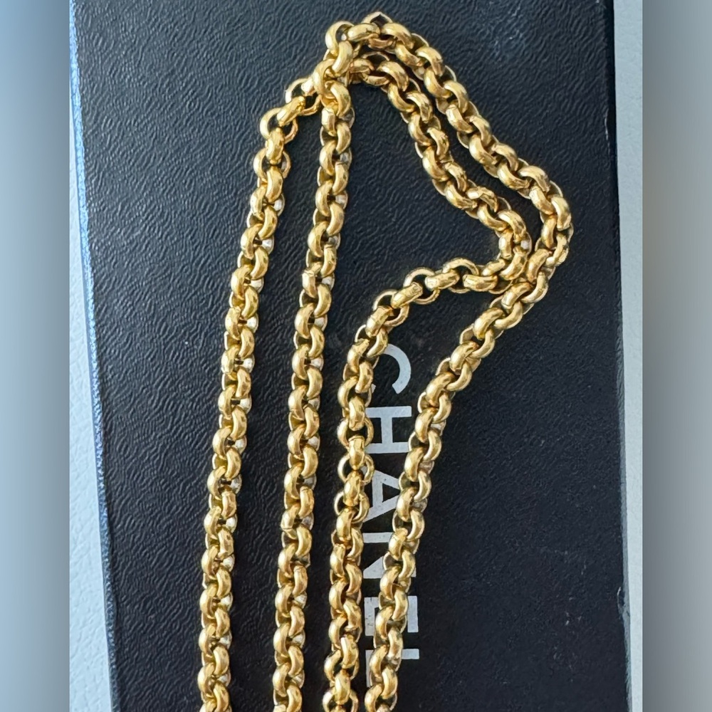 Chanel RARE 24K Gold Plated Necklace with Box in Excellent Condition - Picture 8 of 11